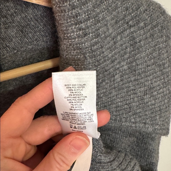 Express Women’s Collared V-neck Long Sleeve Polo Sweater Gray Cropped Size M - Picture 4 of 4